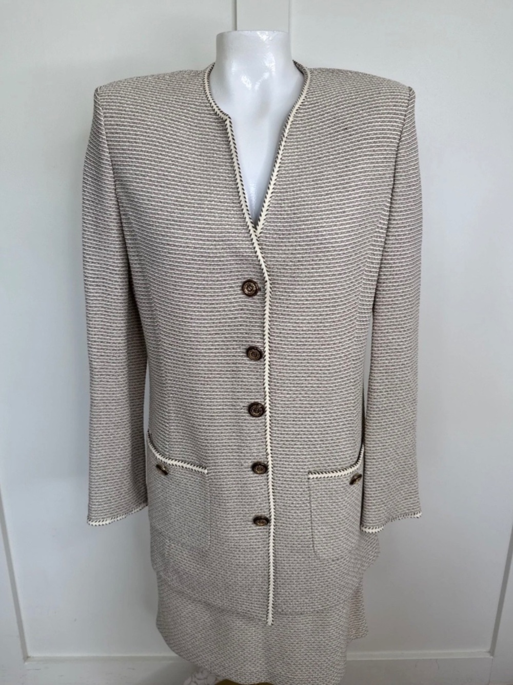 St. John Collection Sz 10 Two Piece Business Skirt Suit Ivory Metallic Textured